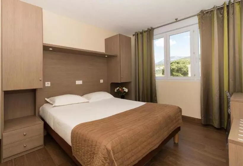 اتاق استاندارد سه نفره, Hôtel Thalassa