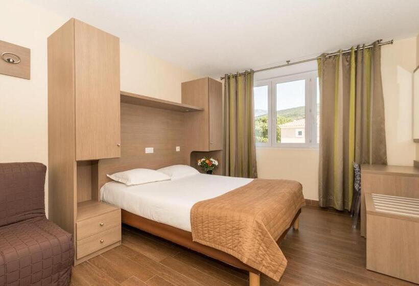 Трехместный Номер Стандарт Вид на Бассейн, Hôtel Thalassa