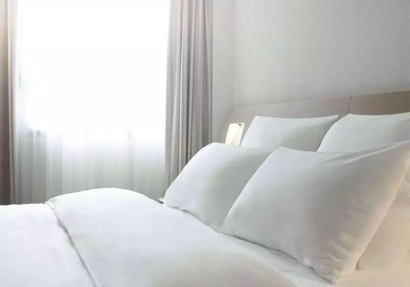 ダブルベッドスタンダードルーム, Ibis Aurillac