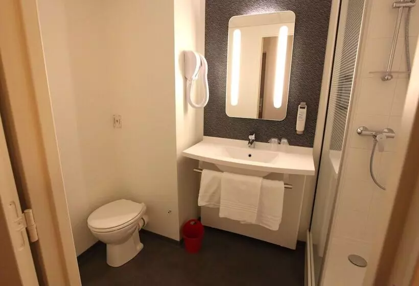 ダブルベッドスタンダードルーム, Ibis Aurillac