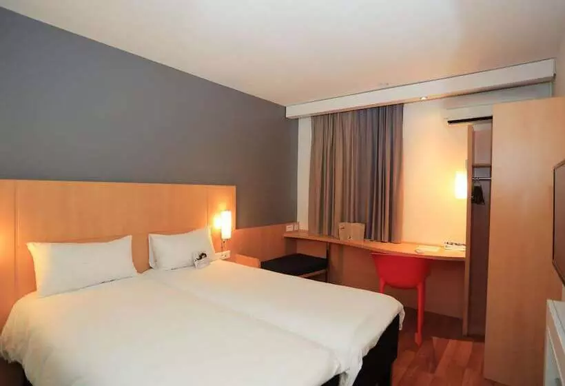 ダブルベッドスタンダードルーム, Ibis Aurillac