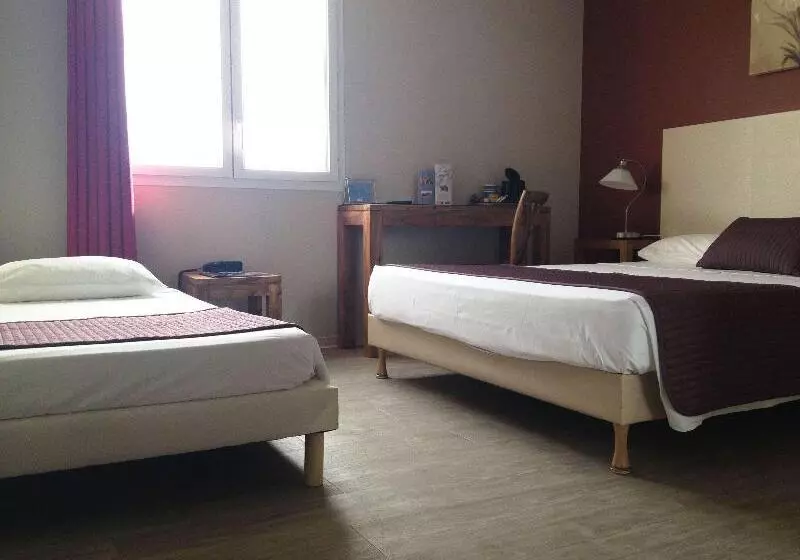 اتاق استاندارد سه نفره, Kyriad Perpignan Sud