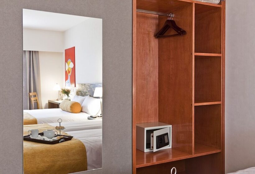 غرفة قياسية ثلاثية, La Mision Posadas