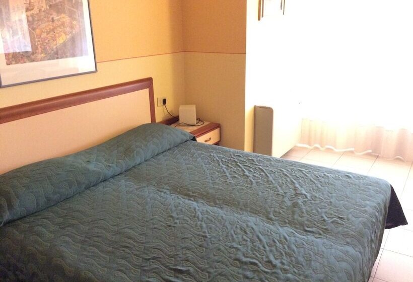 标准间, Le Ginestre