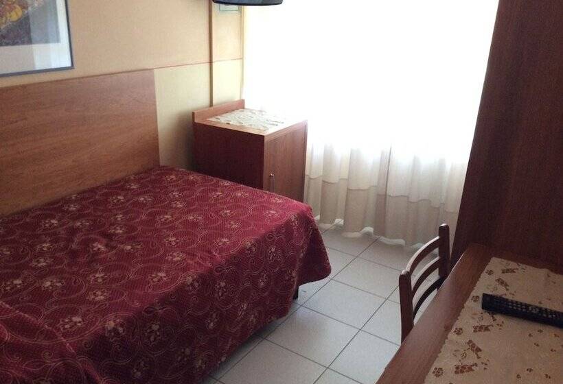 标准单人间, Le Ginestre