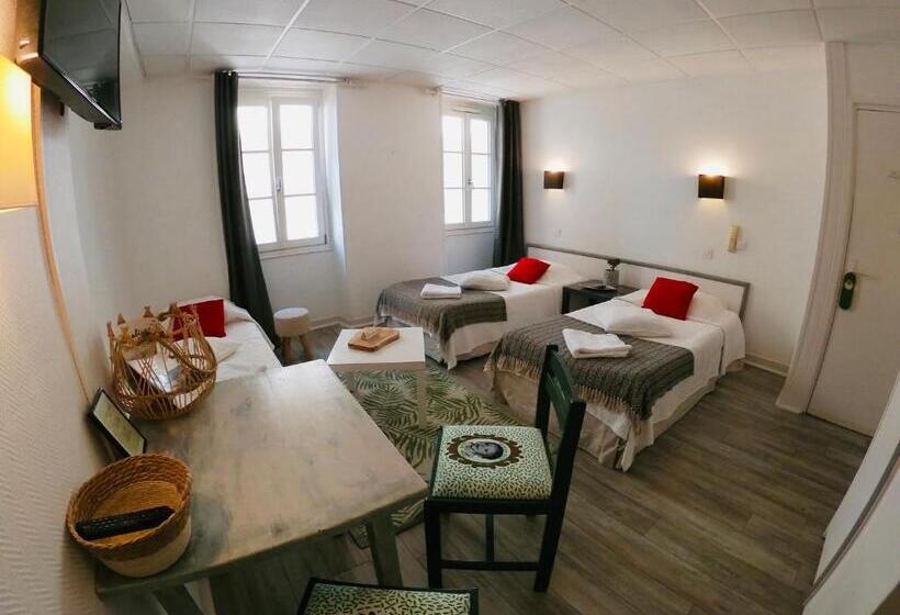 اتاق استاندارد سه نفره, Le Petit Hôtel