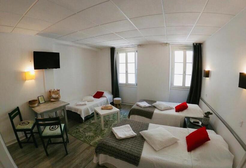 Номер Стандарт Трехместный, Le Petit Hôtel