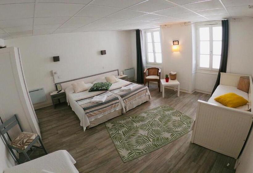 غرفة قياسية ثلاثية, Le Petit Hôtel