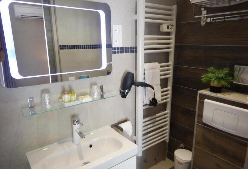 Номер Стандард Боковой Вид на Море с Балконом, Miramar  Cap D Antibes   La Garoupe Plage