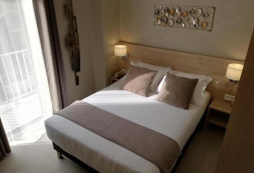 Номер Стандард Боковой Вид на Море с Балконом, Miramar  Cap D Antibes   La Garoupe Plage