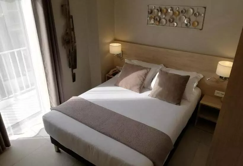 Standard Room with Balcony Side Sea View, Miramar  Cap D Antibes   La Garoupe Plage