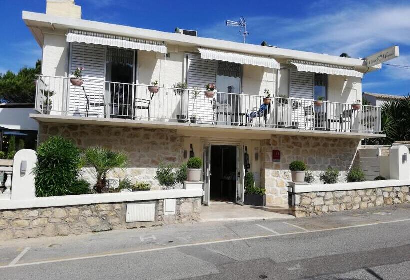 Номер Стандард Боковой Вид на Море с Балконом, Miramar  Cap D Antibes   La Garoupe Plage