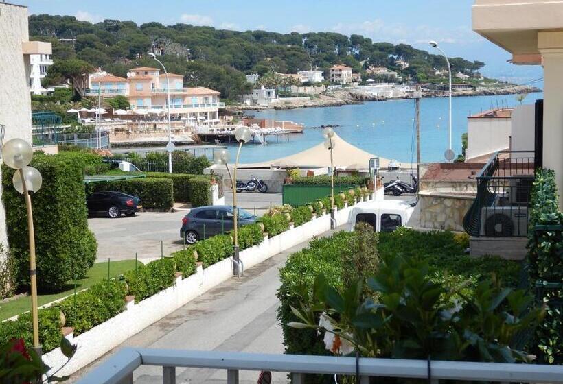 Номер Стандард Боковой Вид на Море с Балконом, Miramar  Cap D Antibes   La Garoupe Plage