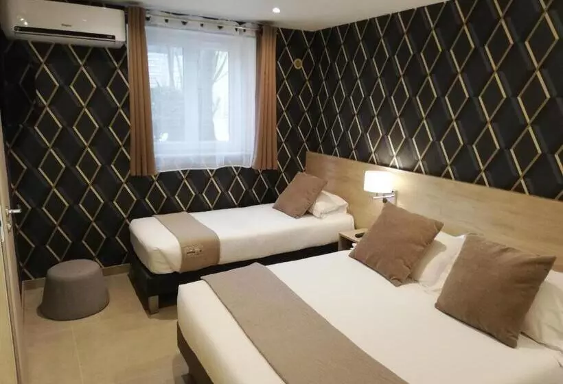 Classic Kolmen Hengen Huone, Miramar  Cap D Antibes   La Garoupe Plage