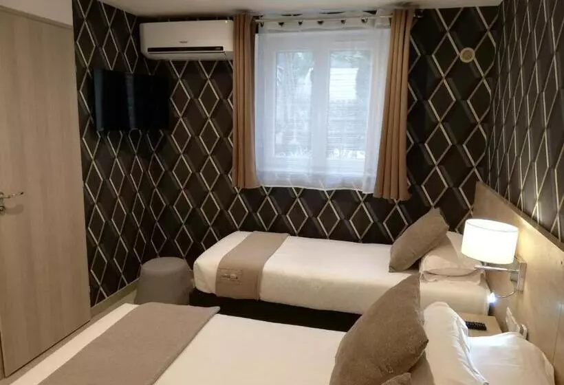 Classic Kolmen Hengen Huone, Miramar  Cap D Antibes   La Garoupe Plage