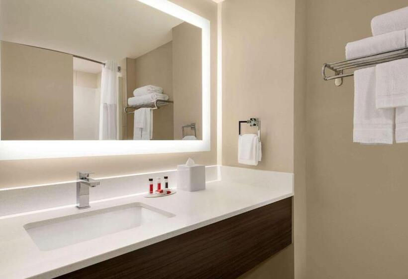 キングサイズベッドのデラックススイート, Super 8 By Wyndham Thompson