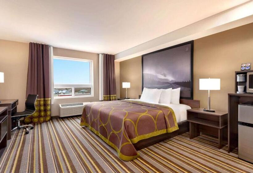 スタンダードスタジオ, Super 8 By Wyndham Thompson