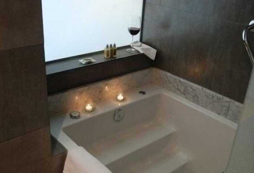 اتاق لوکس, Tiana Buenos Aires