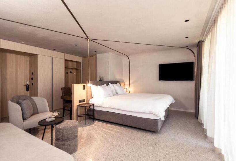 جناح مزود بحمام سباحة, Winkler Sport & Spa Resort