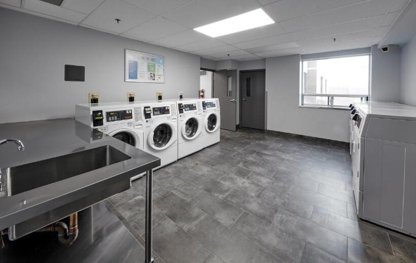 جناح غرفتين نوم, Residence & Conference Centre   King City