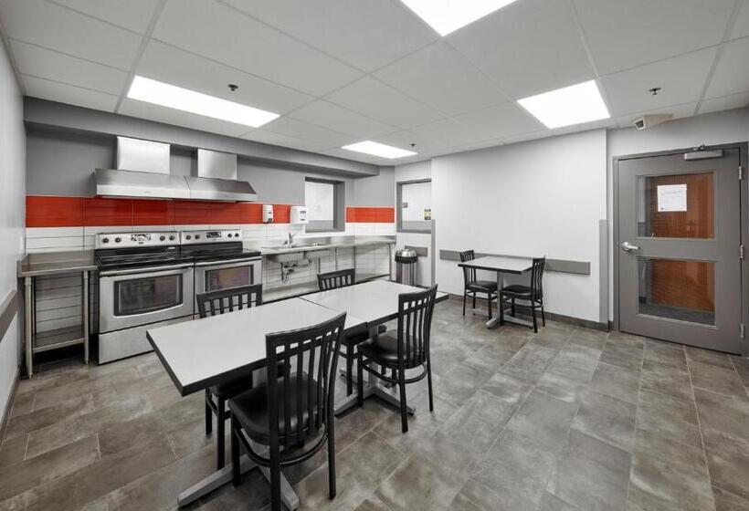 جناح غرفتين نوم, Residence & Conference Centre   King City