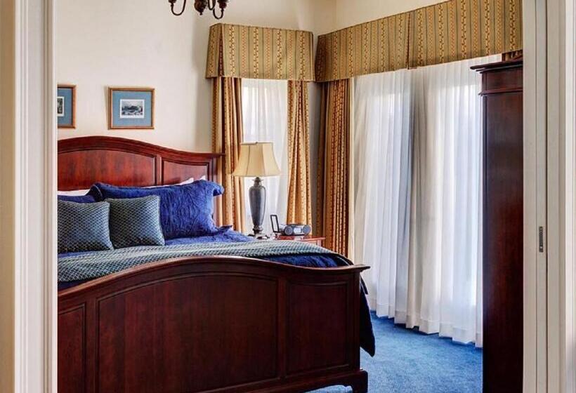 Lakosztály, The Waring House