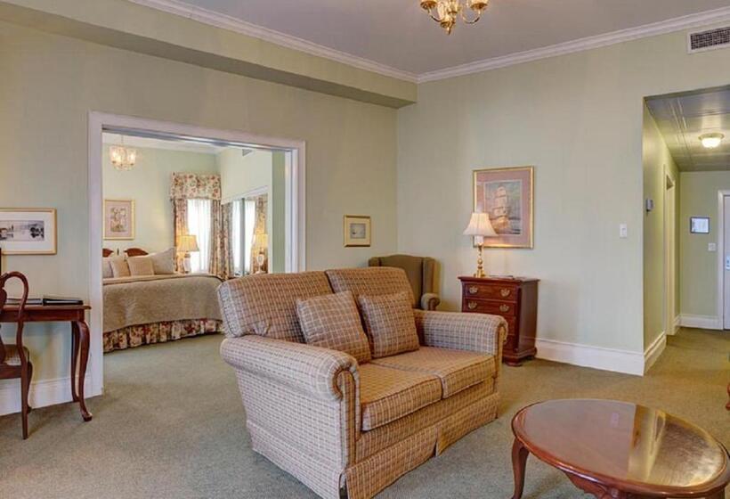 Lakosztály, The Waring House