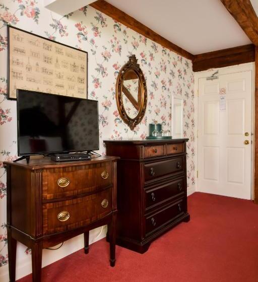 Номер Superior, The Waring House