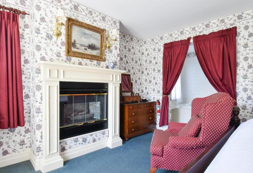 Superior Szoba King Size Bed, The Waring House