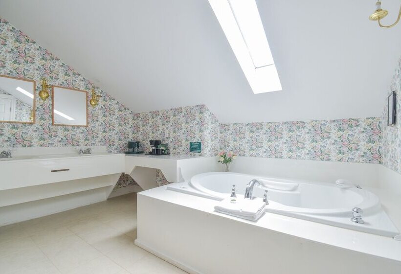 Superior Szoba, The Waring House