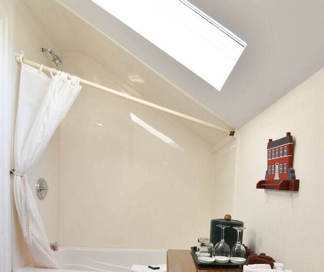 Standard Szoba, The Waring House