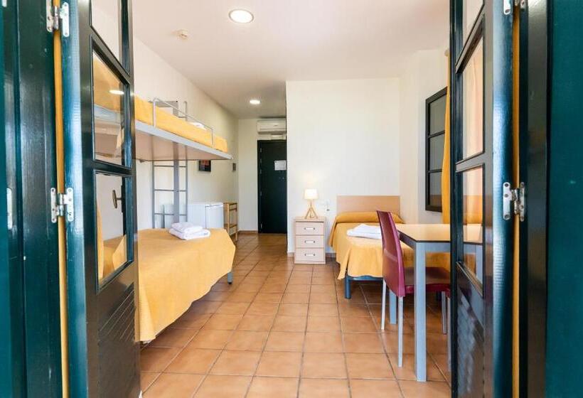 חדר סטנדרט לשלושה, Albergue Inturjoven Punta Umbría