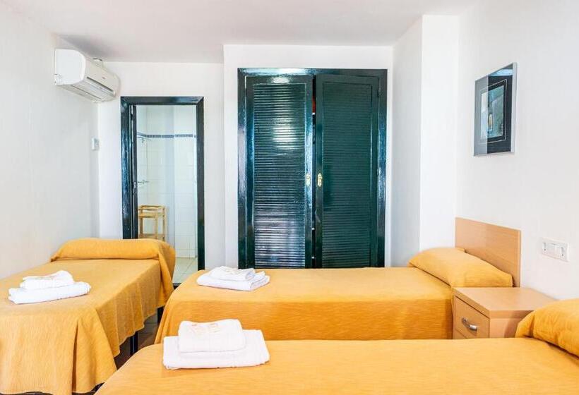 חדר סטנדרט לשלושה, Albergue Inturjoven Punta Umbría