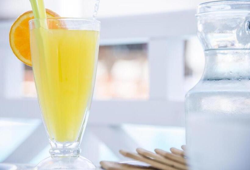 جناح جونيور مزوَّد بجاكوزي, Blue Waves Suites & Apartments