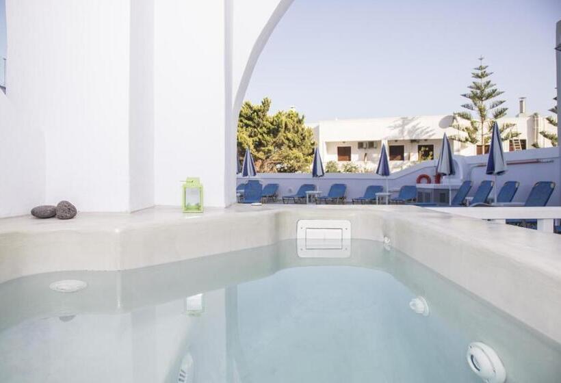 جناح جونيور مزوَّد بجاكوزي, Blue Waves Suites & Apartments