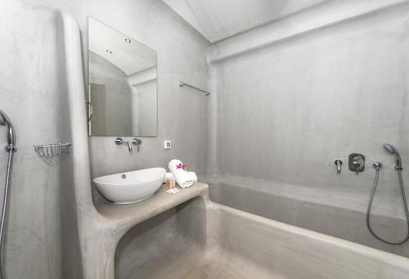 جناح مطلّ علي البحر, Blue Waves Suites & Apartments