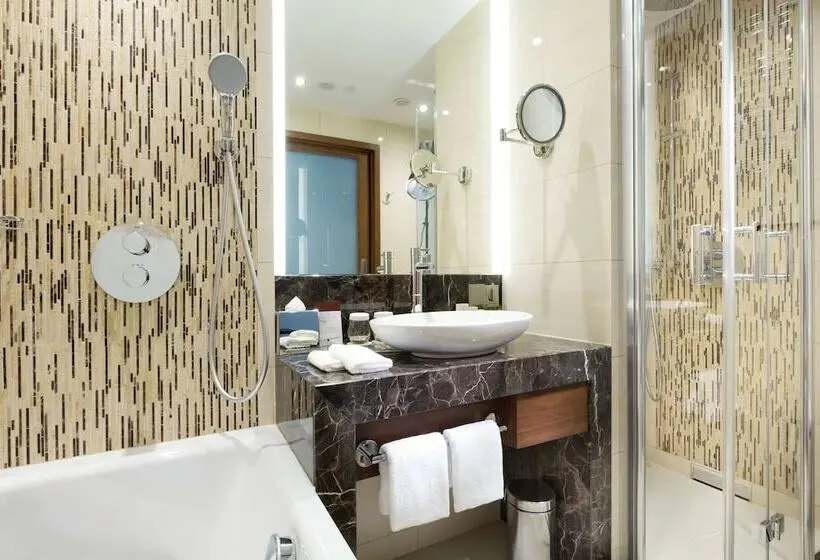 سوئیت با تخت بزرگ, Doubletree By Hilton Hotel & Conference Centre Warsaw