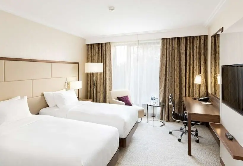 اتاق استاندارد با چشم‌انداز باغ, Doubletree By Hilton Hotel & Conference Centre Warsaw