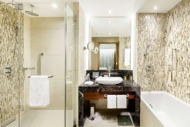 اتاق استاندارد با تخت بزرگ, Doubletree By Hilton Hotel & Conference Centre Warsaw