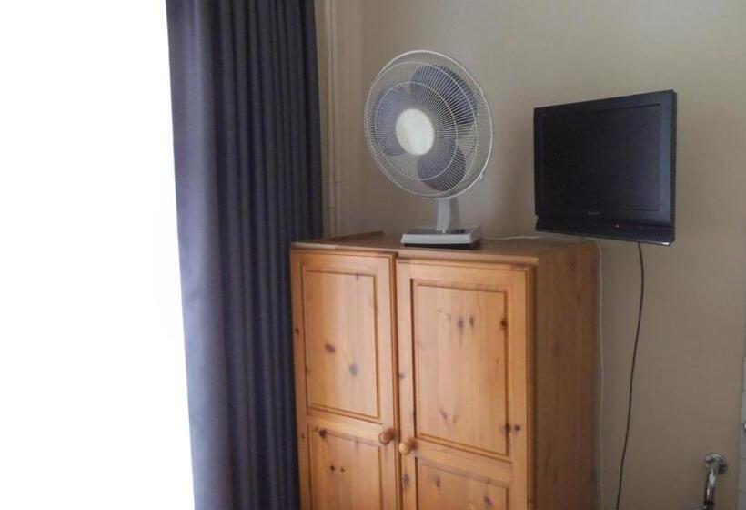 اتاق استاندارد سه تخته با سرویس بهداشتی مشترک, Arran House