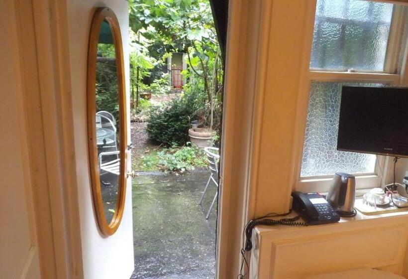 غرفة قياسية فردية, Arran House