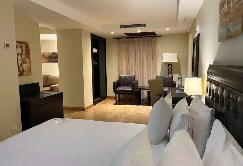 سوییت جونیور, Barcelo Cairo Pyramids