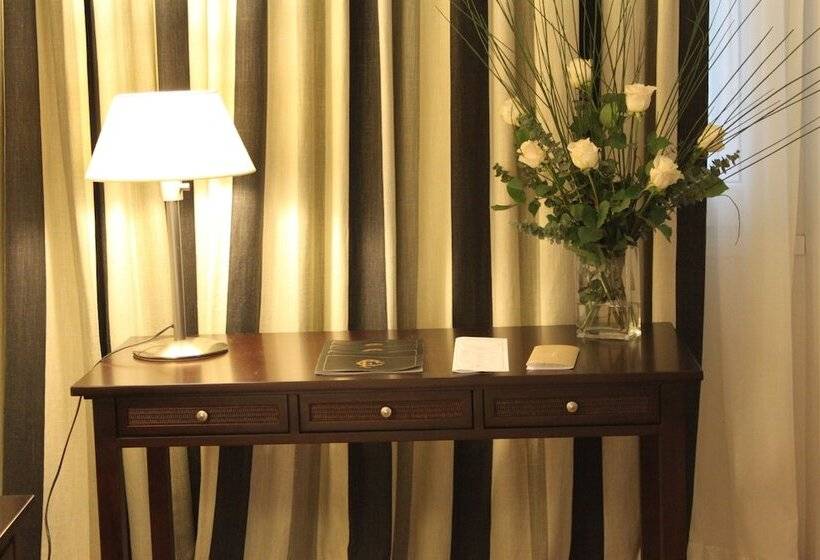 اتاق سوپریور, Club Frances