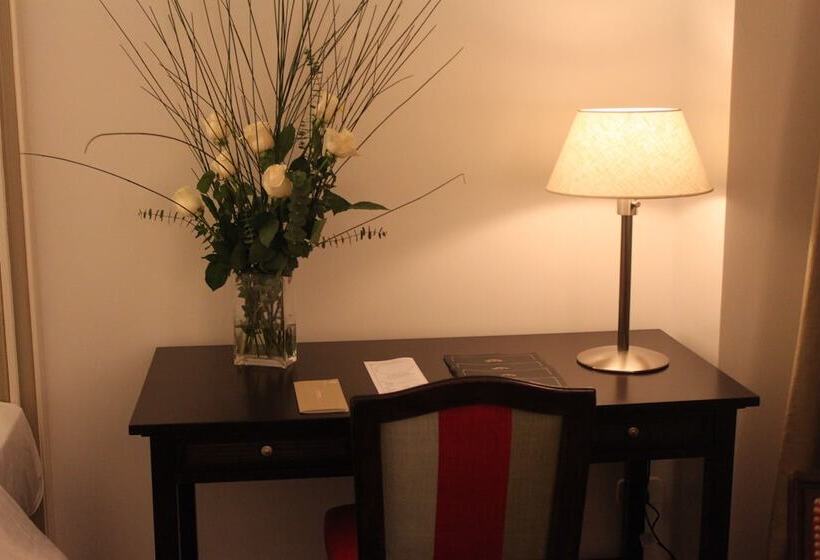 اتاق سوپریور, Club Frances