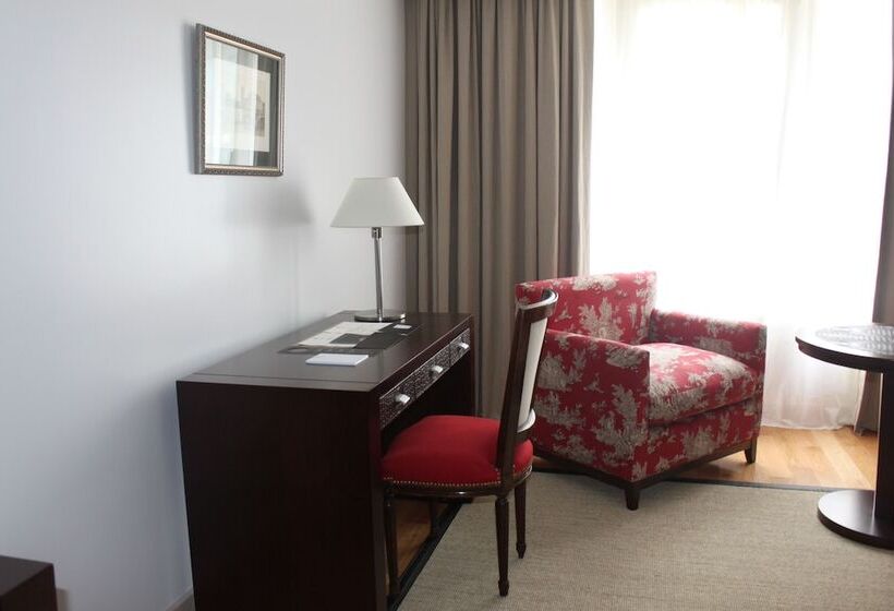 سوییت جونیور, Club Frances