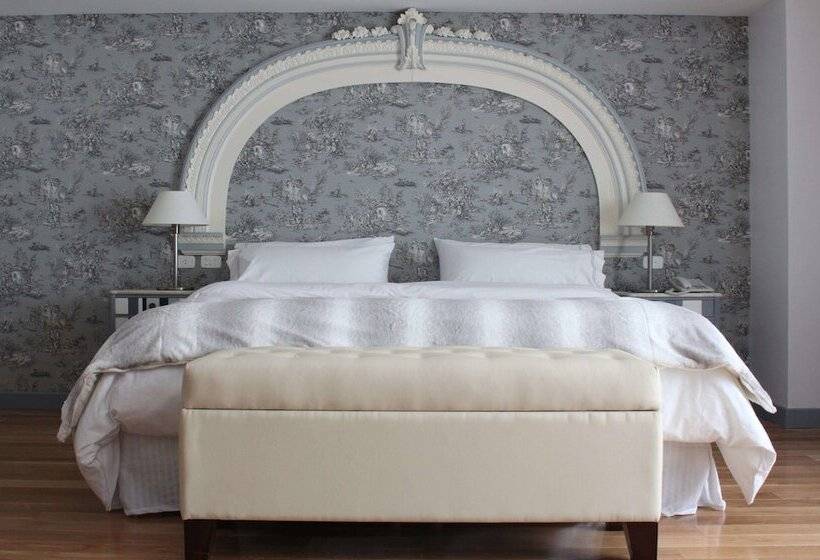 سوییت اجرایی, Club Frances