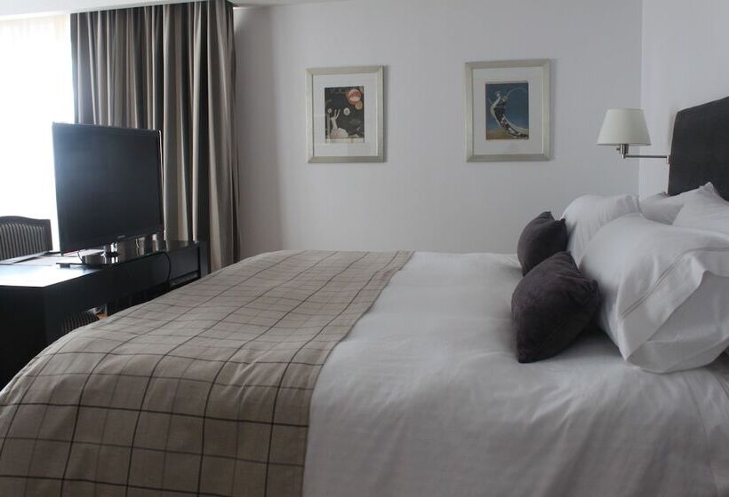 سوییت اجرایی, Club Frances