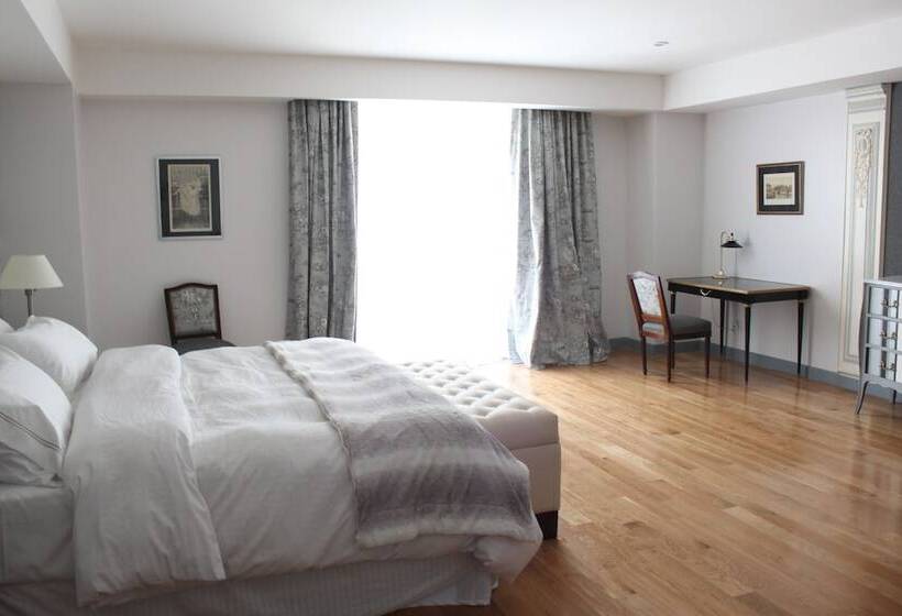 سوییت اجرایی, Club Frances