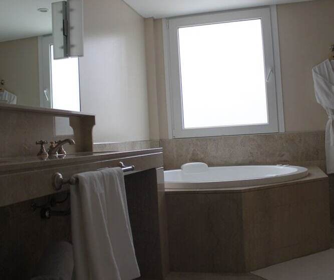 سوییت لوکس, Club Frances