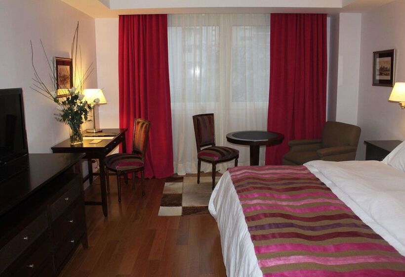 سوییت لوکس, Club Frances